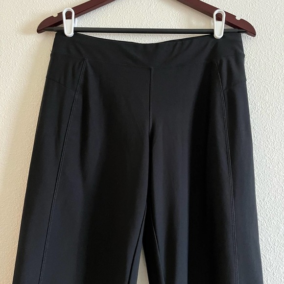 L.L. Bean Size small Black Cropped Flare Yoga Pants - Picture 2 of 6